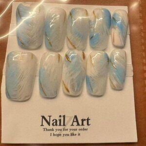 "Ocean Vein" Press-On Nail Set – Marble Swirls in Blue,‎ White & Gold